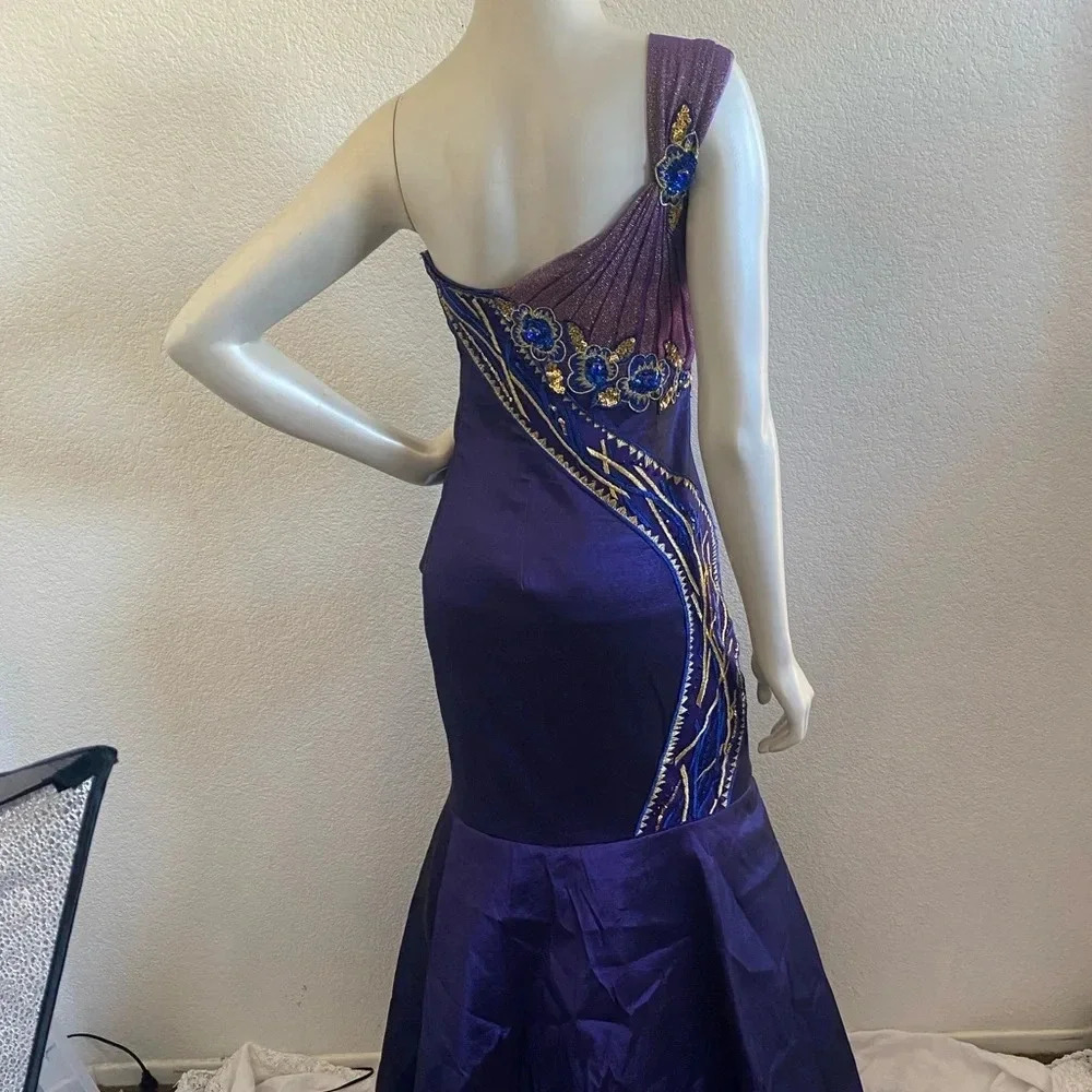 Aspeed One Shoulder Gown Size Small - Picture 8 of 17